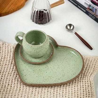 Xícara Esfera com Bandeja Coração em cerâmica artesanal — tamanho 100ML, argila Flocos, esmalte Verde Menta