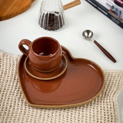 Xícara Esfera com Bandeja Coração em cerâmica artesanal — tamanho 180ML, argila Cappuccino, esmalte Sol de Terracota