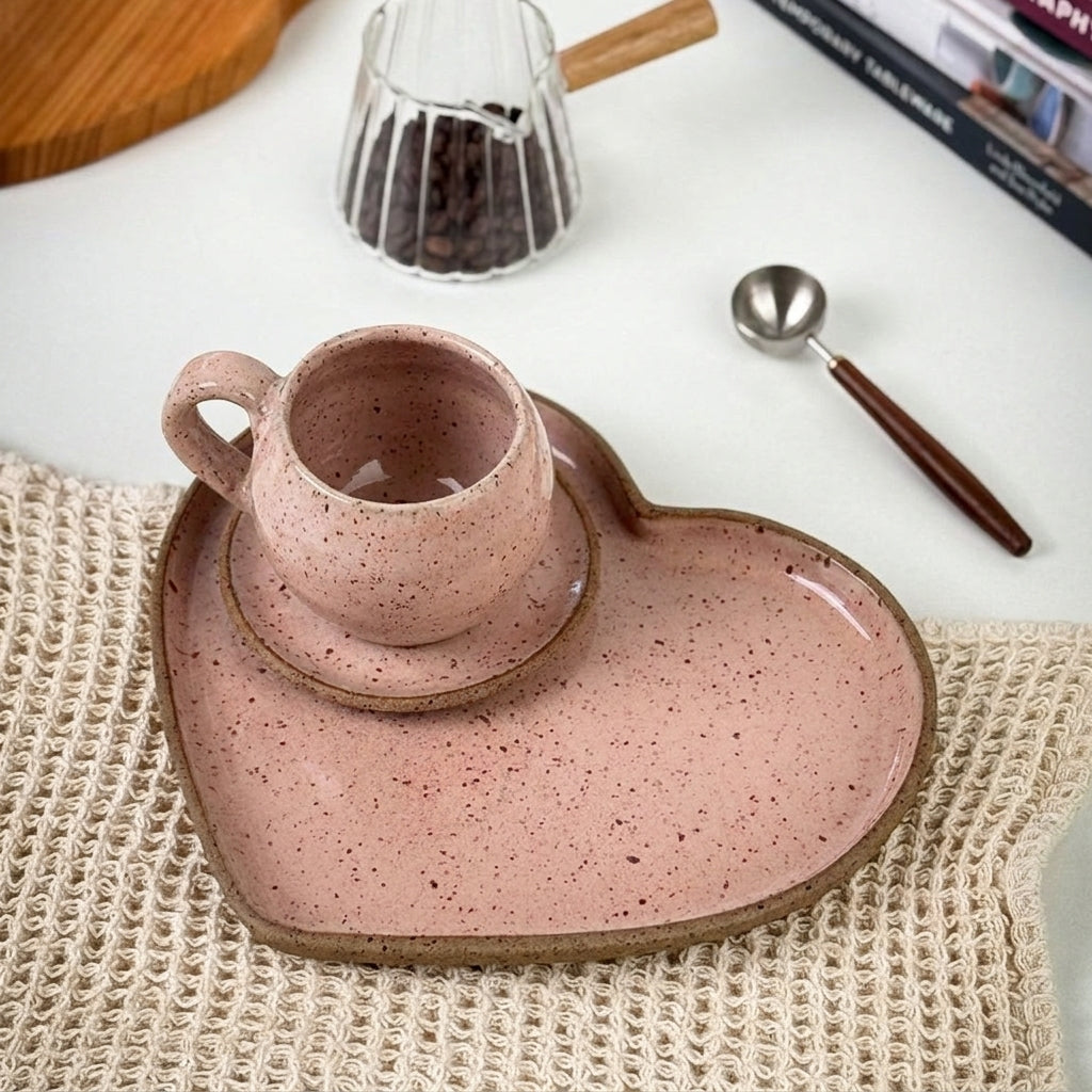 Xícara Esfera com Bandeja Coração em cerâmica artesanal — tamanho 180ML, argila Flocos, esmalte Nude