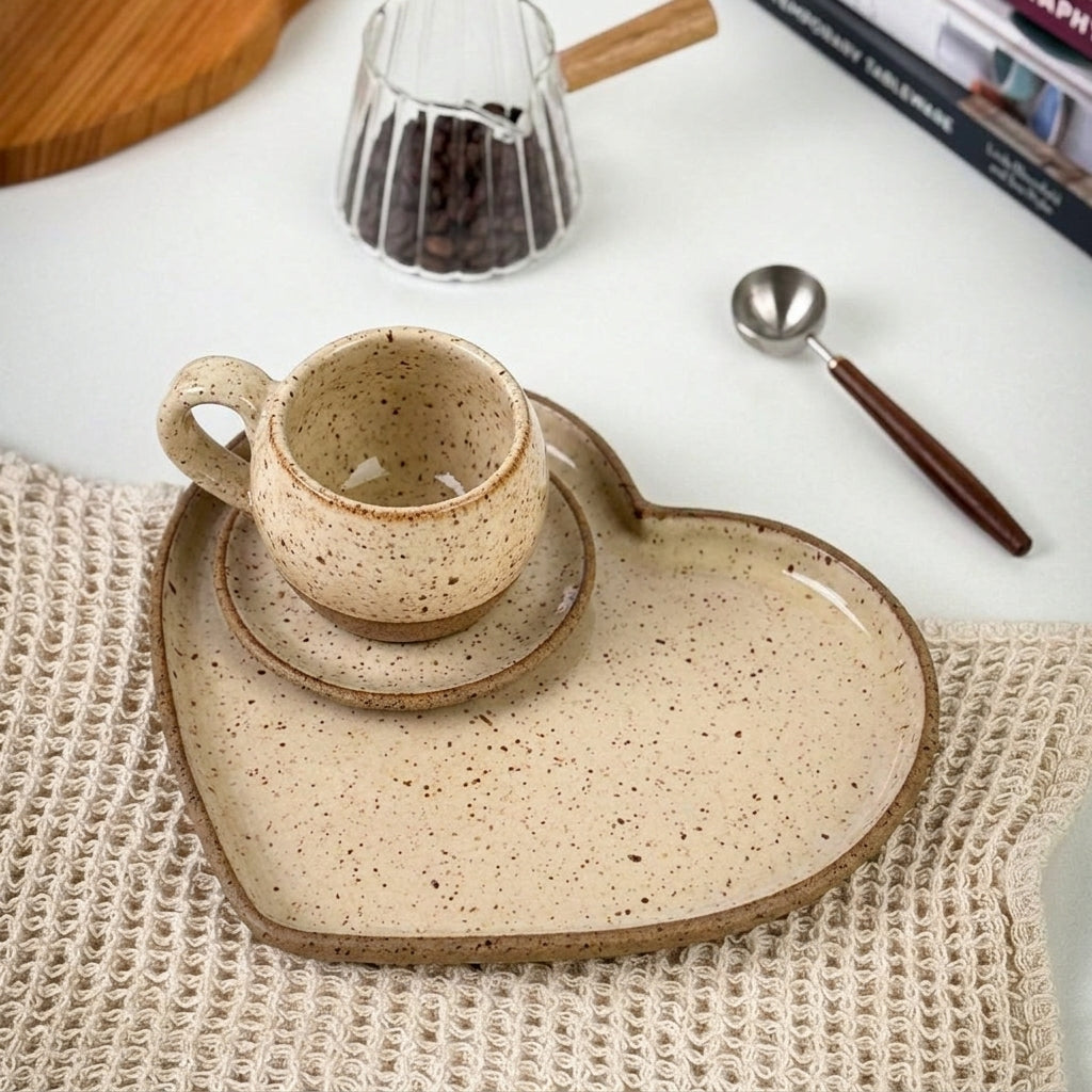 Xícara Esfera com Bandeja Coração em cerâmica artesanal — tamanho 180ML, argila Flocos, esmalte Pedra Sabão