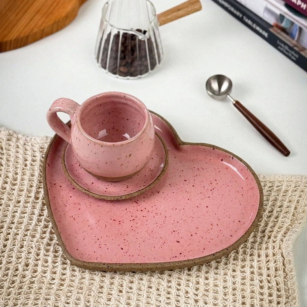 Xícara Esfera com Bandeja Coração em cerâmica artesanal — tamanho 180ML, argila Flocos, esmalte Rosa Barbie