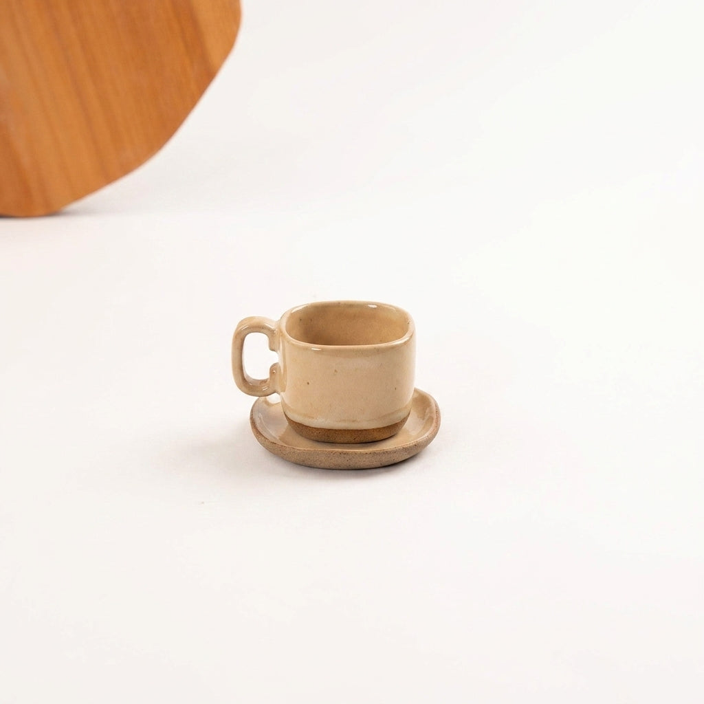 Xícara Quadrada em cerâmica artesanal — tamanho 100ML, argila Cappuccino, esmalte Pedra Sabão