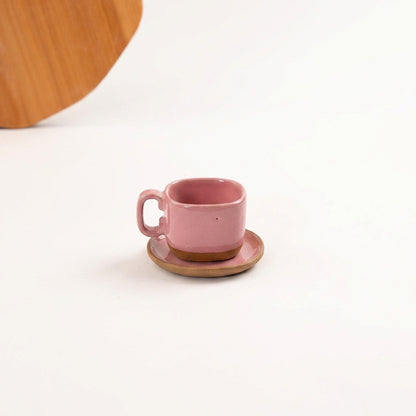 Xícara Quadrada em cerâmica artesanal — tamanho 100ML, argila Cappuccino, esmalte Rosa Barbie