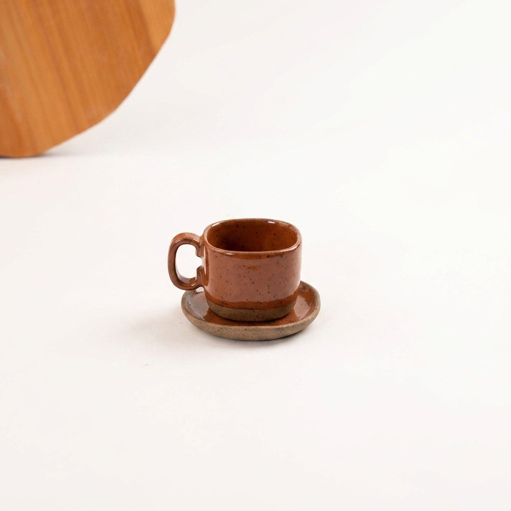 Xícara Quadrada em cerâmica artesanal — tamanho 100ML, argila Flocos, esmalte Sol de Terracota