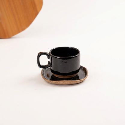 Xícara Quadrada em cerâmica artesanal — tamanho 180ML, argila Flocos, esmalte Preto Ébano